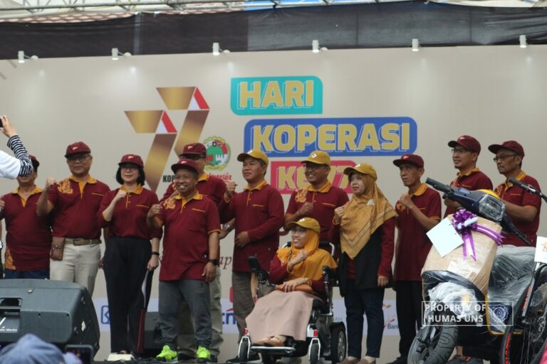 Peringati Hari Koperasi ke-77, KPRI UNS Gelar Jalan Sehat