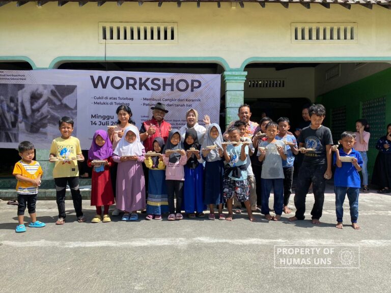 RG Penciptaan Seni FSRD UNS Hadirkan Workshop Lukis, Grafis, dan Keramik di Candi Sewu Yogyakarta