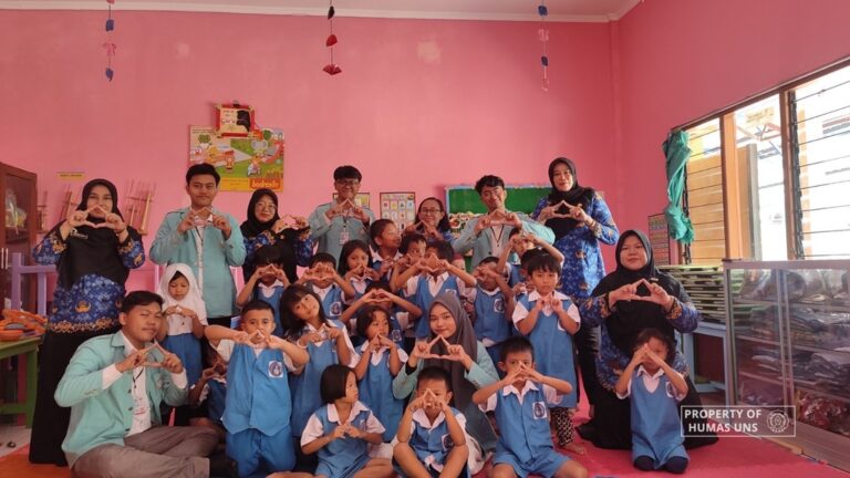 Tim PKM PM UNS Hadirkan Keseruan dalam Pembelajaran Life Skills Anak Usia Dini Kelurahan Purwosari, Surakarta