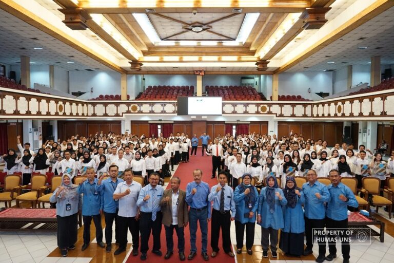 UNS Berikan Pengarahan dan Penyerahan SK CPNS 2023