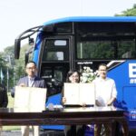UNS Terima Hibah Satu Unit Bus dari BRI
