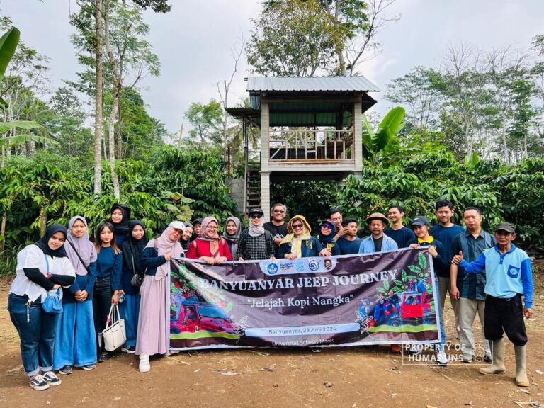 Tim PKMI UNS Ajarkan Teknologi Informasi dan Edukasi Kopi kepada UMKM Desa Banyuanyar, Boyolali