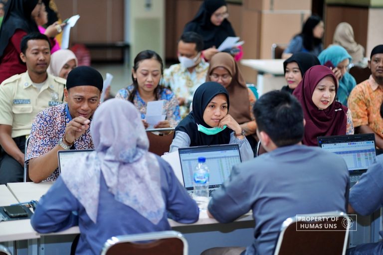Deteksi Dini Faktor Risiko Penyakit Tidak Menular, FK UNS Gelar Posbindu