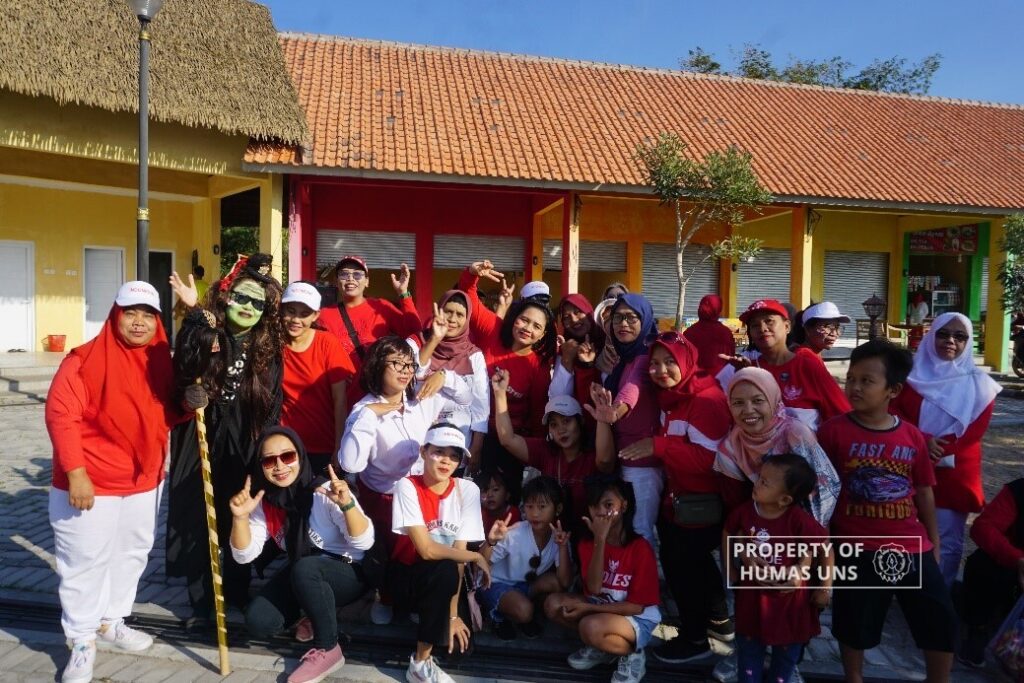 KKN Kelompok 198 UNS Bersama Karang Taruna Krida Utama Desa Ngargorejo, Boyolali Gelar Pentas Seni Kerajinan Tangan