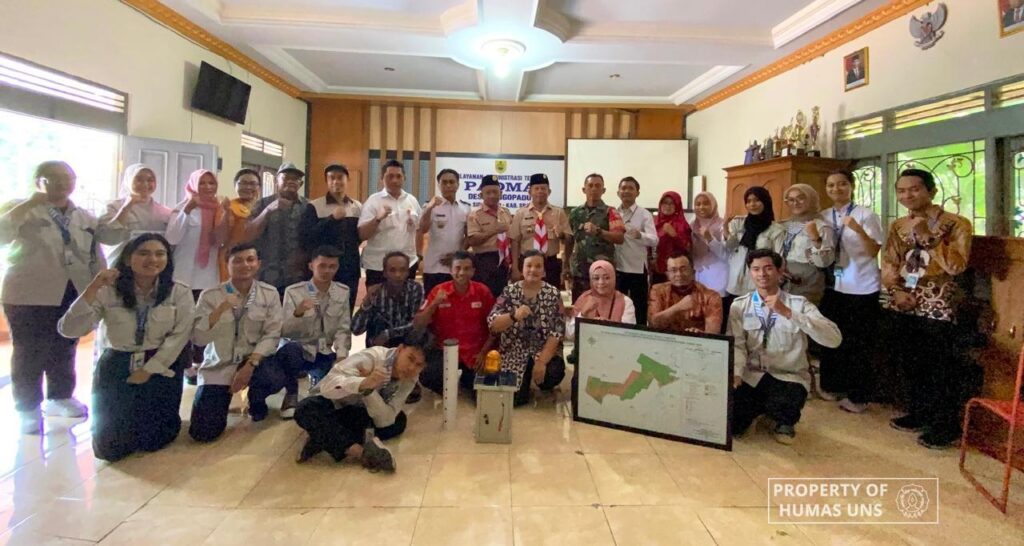 KKN UNS Kelompok 178 Kembangkan EWS Bencana Banjir di Desa Singopadu, Sragen