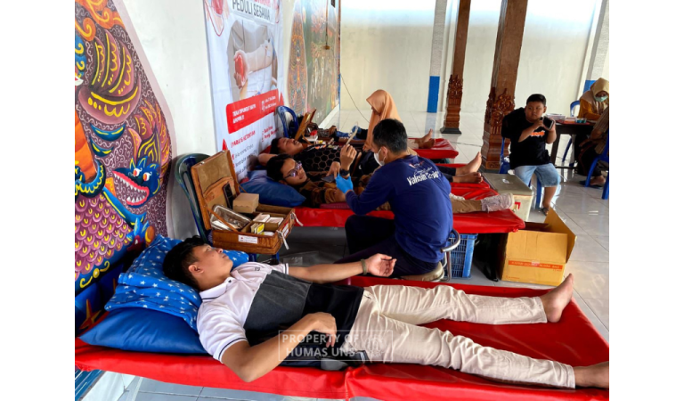 Tumbuhkan Kepedulian Sosial, Kelompok KKN Desa Pereng, Mojogedang Gandeng PMI Selenggarakan Donor Darah