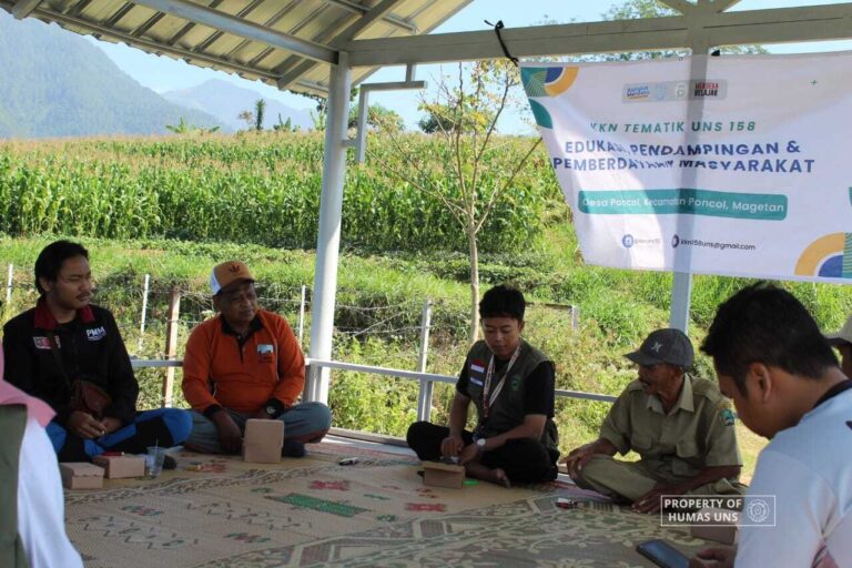 KKN 158 UNS Melakukan Perbaikan Embung Songgo Langit di Desa Poncol, Magetan
