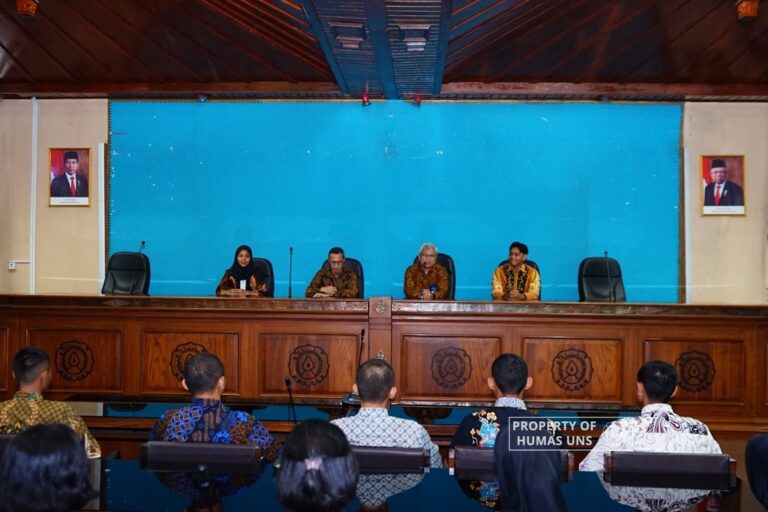 Rektor Apresiasi Keberhasilan Tim Paskibra UNS