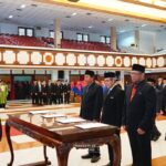 Rektor UNS Lantik dan Ambil Sumpah Dekan dan Direktur RS UNS