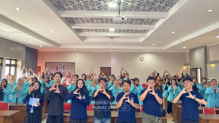 Sesi 2 Pelatihan Bahasa Isyarat Tingkat Dasar UNS, Antusiasme Kian Meningkat