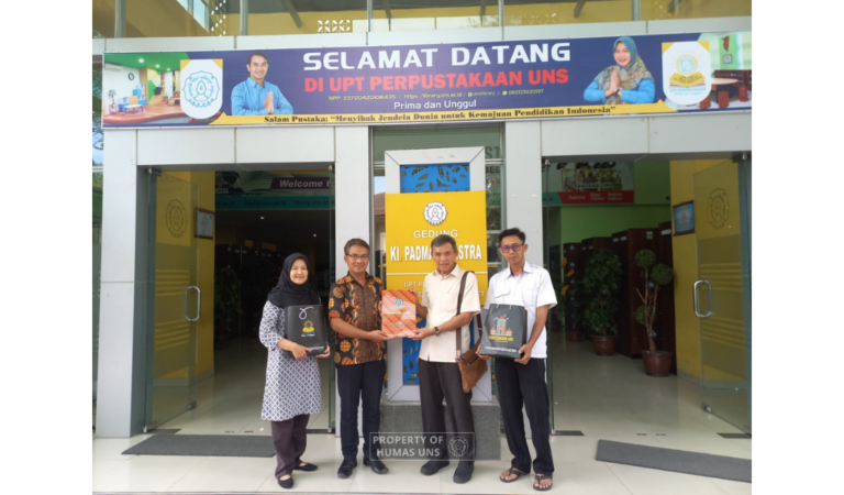 UPT Perpustakaan UNS Berikan Donasi Buku untuk Perpustakaan Desa Turus, Polanharjo, Klaten