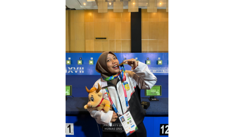 Berpartisipasi dalam PEPARNAS, Mahasiswa FKIP UNS Sabet Medali Emas Cabor Menembak