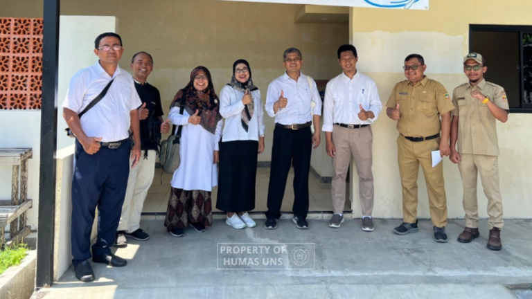 Grup Riset Material Maju Prodi Fisika UNS Lakukan Pengabdian Masyarakat Bertema Energi Alternatif Biogas dari Sampah Organik