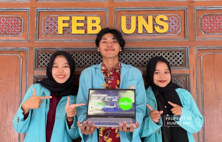 Angkat Topik Gerakan Pemberdayaan Kota Surakarta, Mahasiswa FEB UNS Juara 1 Essay Competition