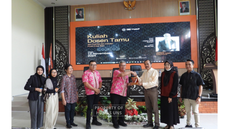 Bahas Perkembangan Industri Tekstil, Prodi Kriya Seni FSRD UNS Adakan General Lecture Undang Direktur dari PT Dan Liris