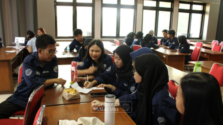PIK-R Cakra UNS Gencarkan Sosialisasi Kesehatan Reproduksi untuk Mahasiswa