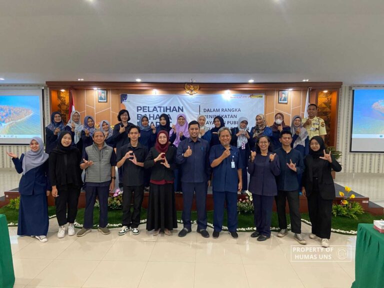 Peduli Kelompok Rentan, PSD UNS dan BBPOM Semarang Adakan Pelatihan Bahasa Isyarat