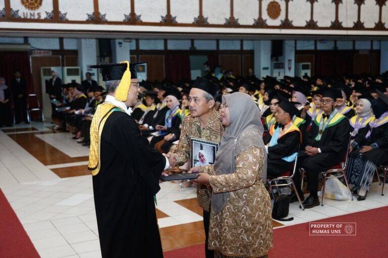 Pesan Rektor dan Momen Haru Wisuda XI UNS