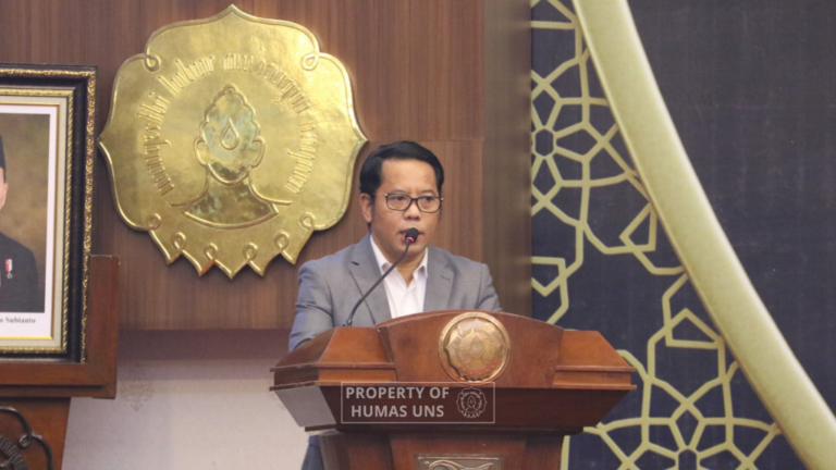 Seminar Nasional BWI Ajak Sivitas Akademika UNS dalam Gerakan Indonesia Berwakaf
