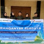 Tingkatkan Regenerasi Petani, Tim Karanganyar Berdaya UNS Menjadi Pemenang Proyek Sosial PF Kategori Sociopreneur