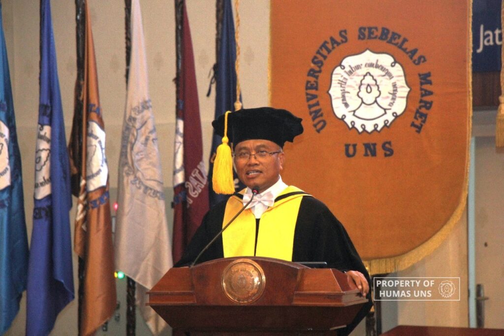 Prof. Mohammad Masykuri Dikukuhkan sebagai Guru Besar Bidang Ilmu Kimia Fisika Material di UNS