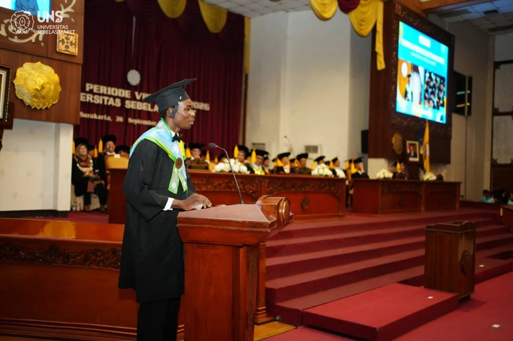 Mustapha, Wisudawan UNS Asal Nigeria: Datang sebagai Tamu, Pulang sebagai Keluarga