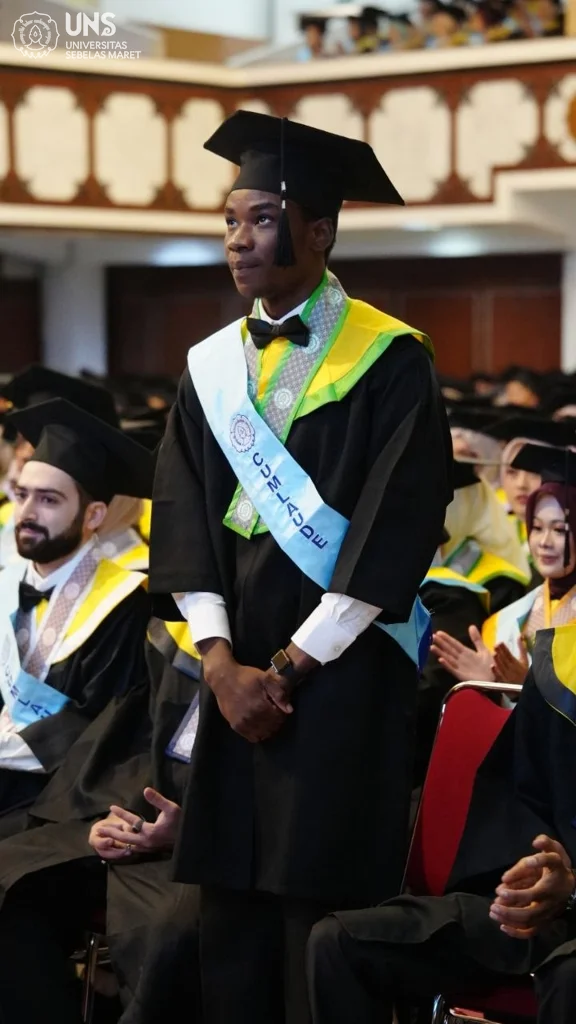 Mustapha, Wisudawan UNS Asal Nigeria: Datang sebagai Tamu, Pulang sebagai Keluarga