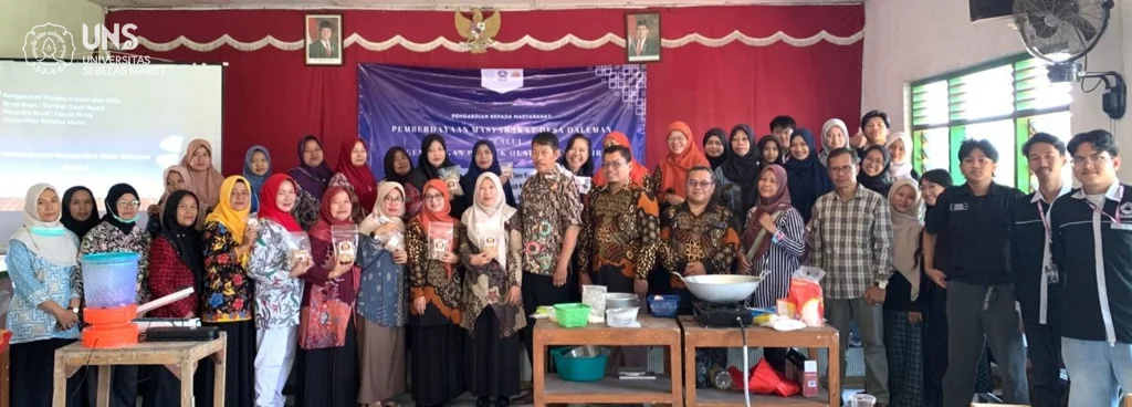 UNS Berdayakan Masyarakat Desa Daleman Kembangkan Produk Olahan Jamur Tiram Berbasis Potensi Lokal