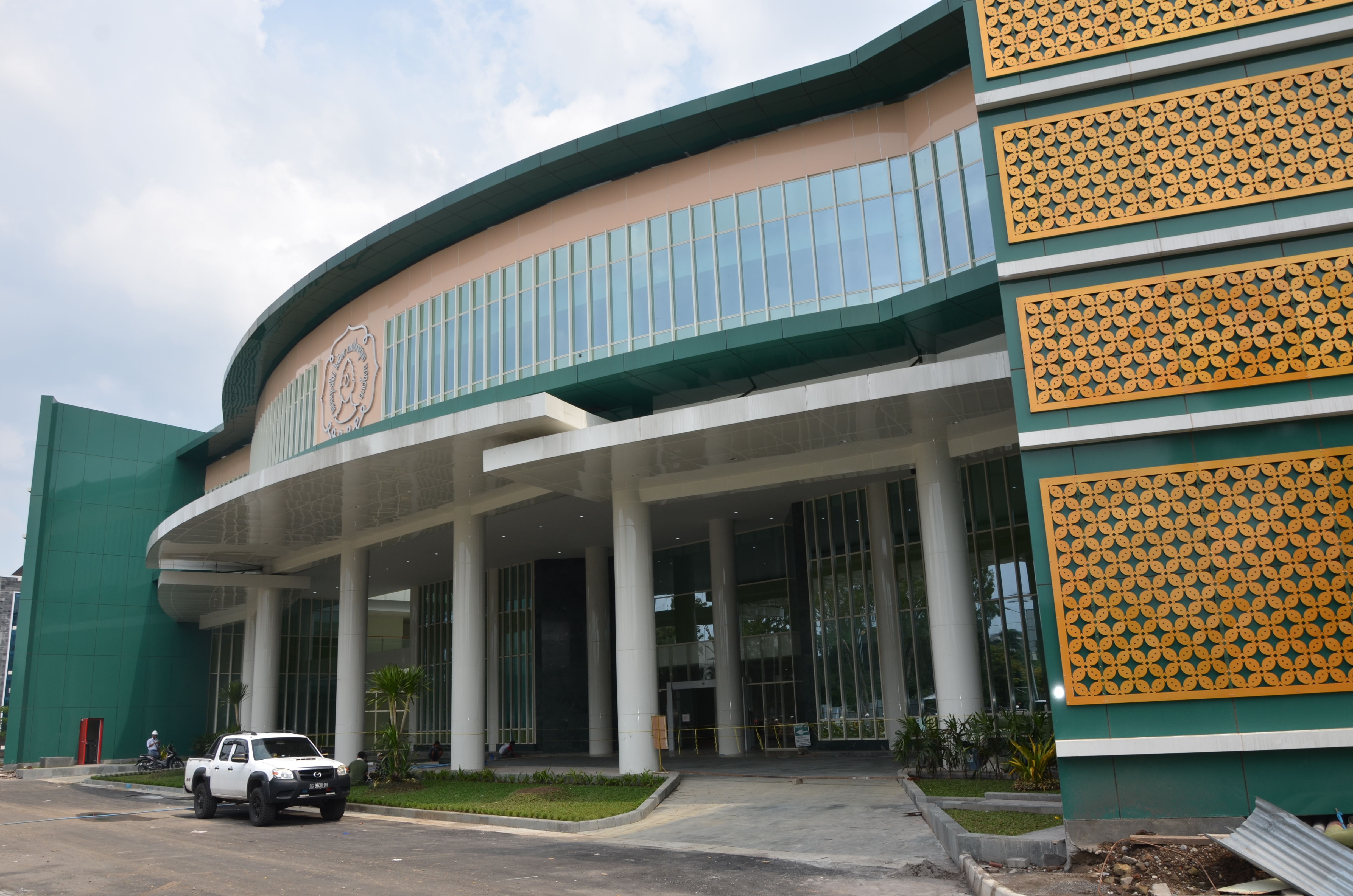RSP UNS tampak dari barat.