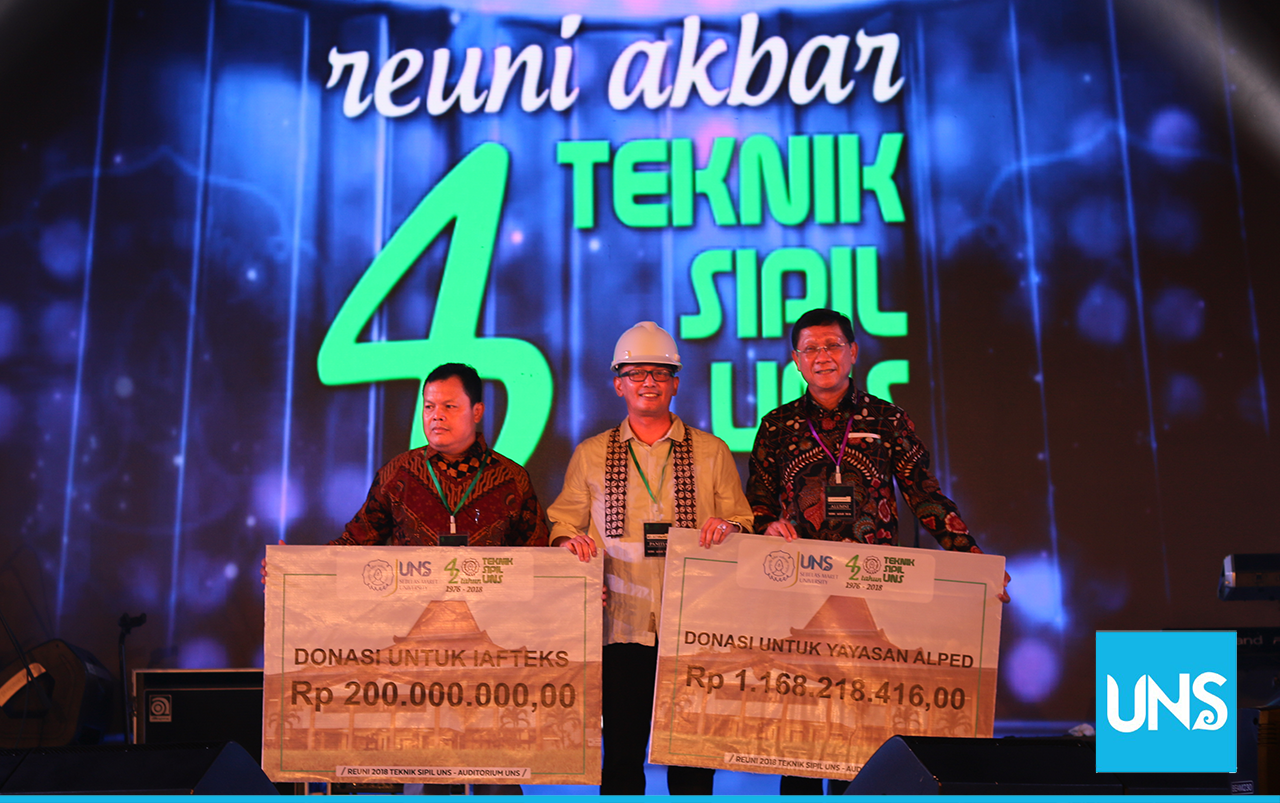 Penyerahan donasi oleh panitia Reuni Akbar Teknik Sipil 2018 kepada Alped dan IAFTEKS