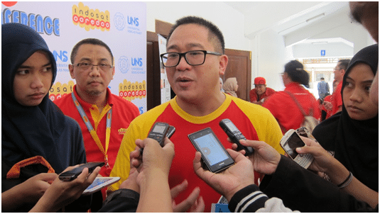 Presiden Direktur sekaligus CEO PT. Indosat Ooredo, Alexander Rusli ketika sesi pers-conference di Auditorium UNS.